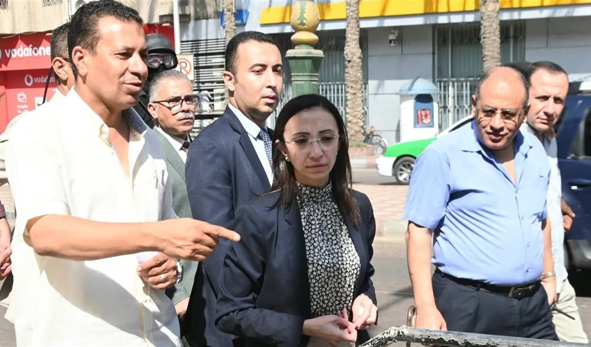 جاكلين عازر تطلق