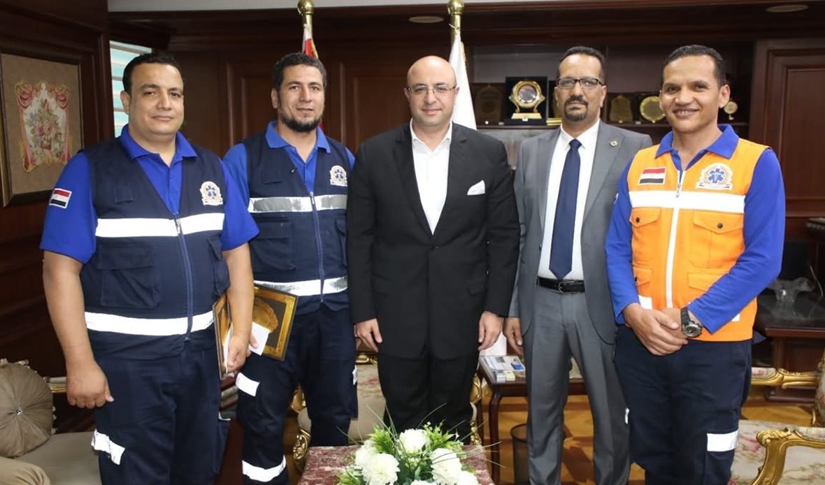محافظ بني سويف يكرم