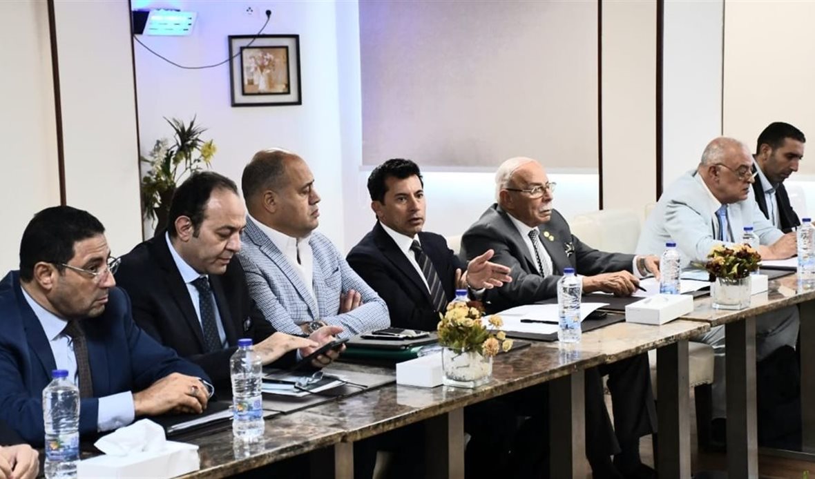 وزير الشباب والرياضة