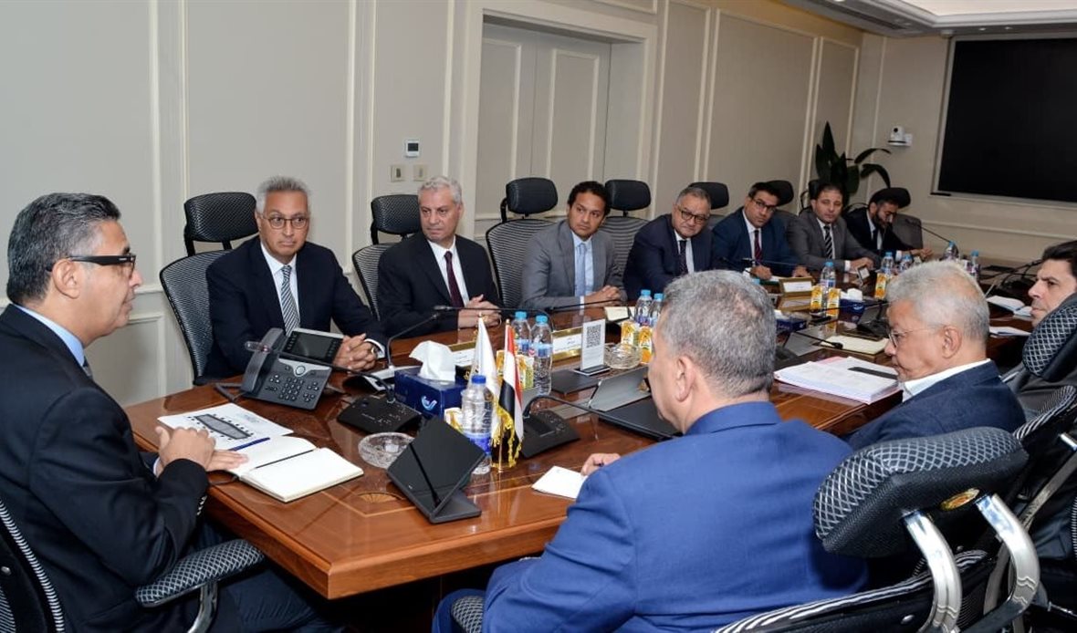وزير التموين يعقد