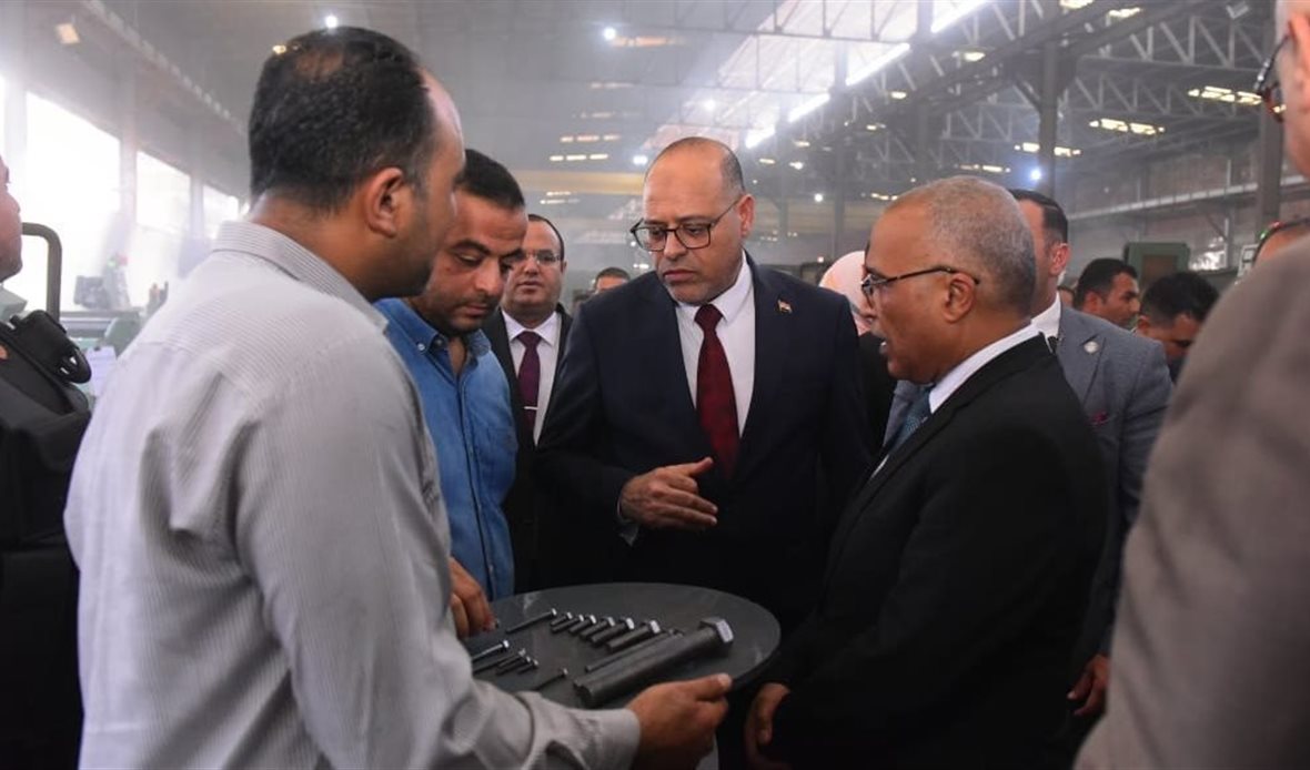 وزير العمل يفتتح
