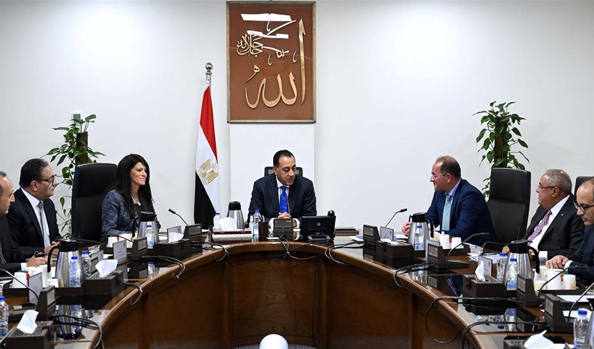 رئيس الوزراء يتابع