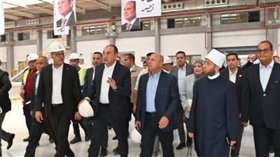 عدد من الوزراء يتفقدون مصانع النصر للسيارات بحلوان ويؤكدون عودة الصناعة الوطنية لمسارها الصحيح