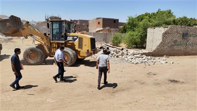 محافظ أسيوط يعلن إزالة 32 حالة تعدٍ على أراضٍ زراعية وأملاك دولة