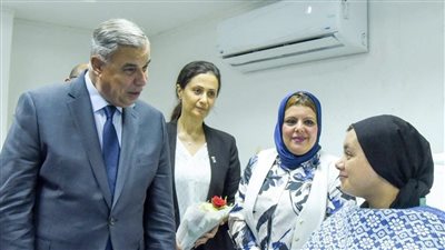 محافظ الإسكندرية يتابع مصابي حادث غرق شاطئ أبو تلات ويوجه بتشديد إجراءات السلامة