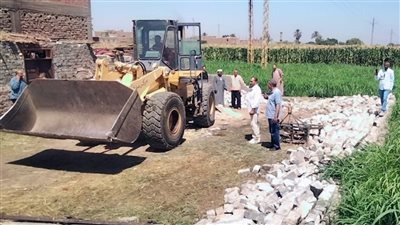إزالة 36 تعديًا واسترداد 5 أفدنة في الموجة 27 بأسيوط