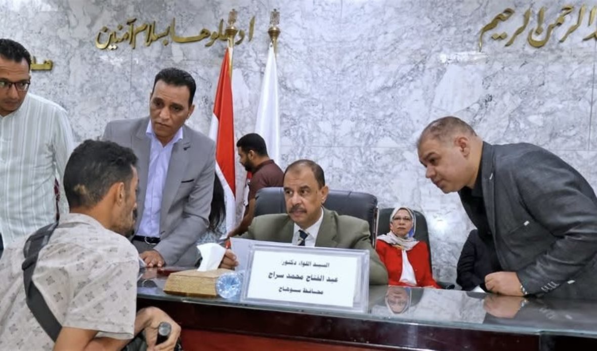 محافظ سوهاج يعقد