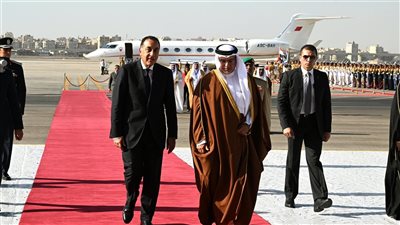 رئيس الوزراء مصطفى مدبولي يستقبل ولي عهد البحرين سلمان بن حمد آل خليفة بمطار القاهرة لبحث التعاون الثنائي