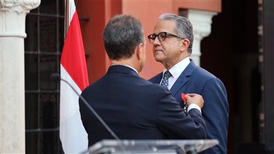 فرنسا تمنح خالد العناني وسام جوقة الشرف برتبة فارس وتؤكد دعمها لترشيحه لمنصب المدير العام لليونسكو