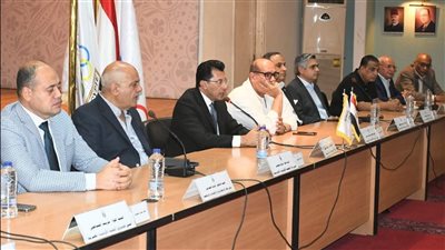 وزير الرياضة ورئيس اللجنة الأولمبية يجتمعان برؤساء الاتحادات الرياضية