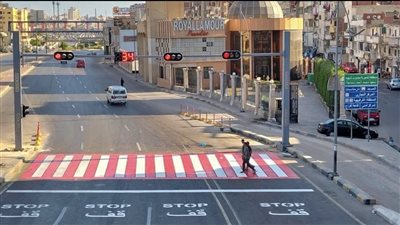 تخفيض السرعة وتشغيل الإشارة الثالثة أعلى محور المحمودية بالإسكندرية