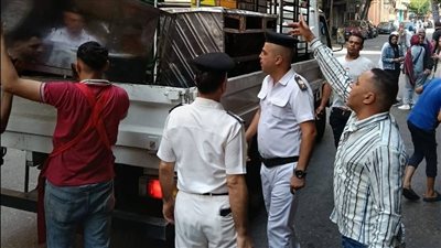 الجيزة تواصل رفع الإشغالات وضبط منتجات غذائية فاسدة