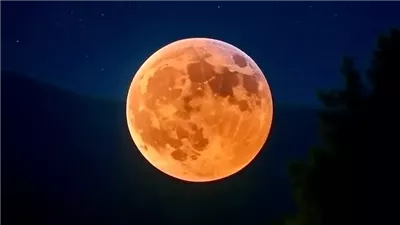 موعد خسوف القمر الكلي 2025 وصلاة الخسوف في السعودية