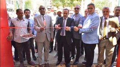 محافظ أسيوط يفتتح معرض أهلاً مدارس بتخفيضات 40%