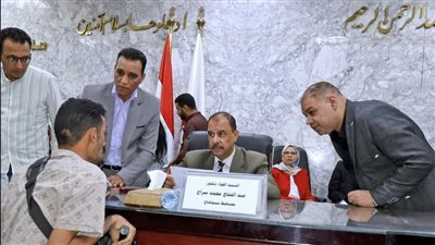 محافظ سوهاج يعقد اللقاء الجماهيري الأسبوعي للاستماع لشكاوى المواطنين