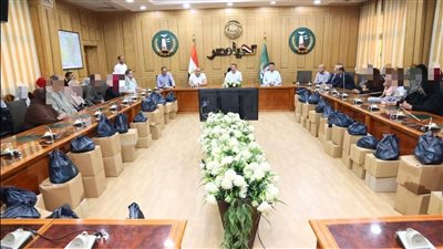 محافظ المنوفية يوزع مساعدات نصف مليون جنيه لـ55 حالة