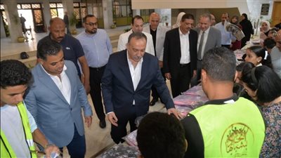 محافظ أسيوط يطلق مبادرة فرحتهم بشنطتهم لتوزيع 2000 حقيبة مدرسية