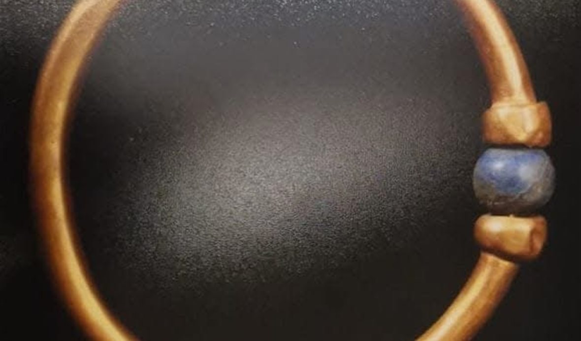 السوار المسروق وفقا