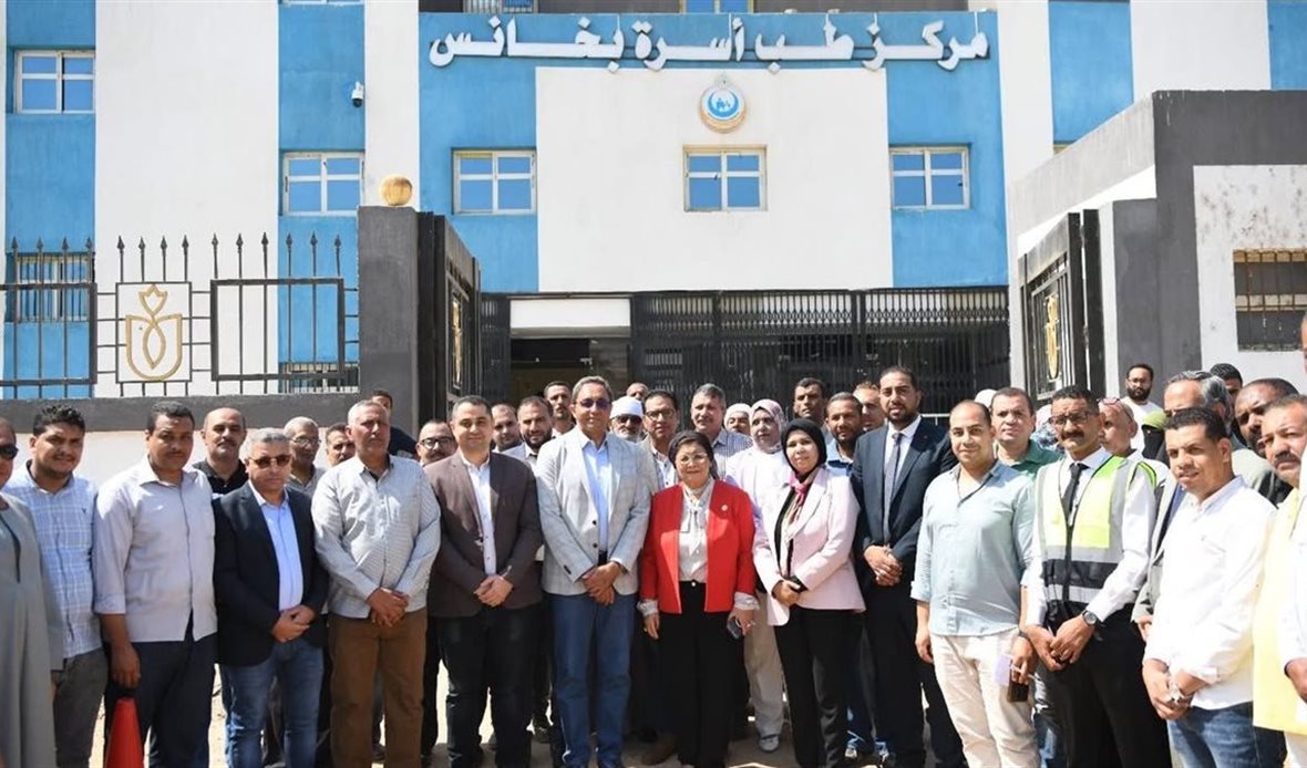 محافظ قنا ونائب وزير