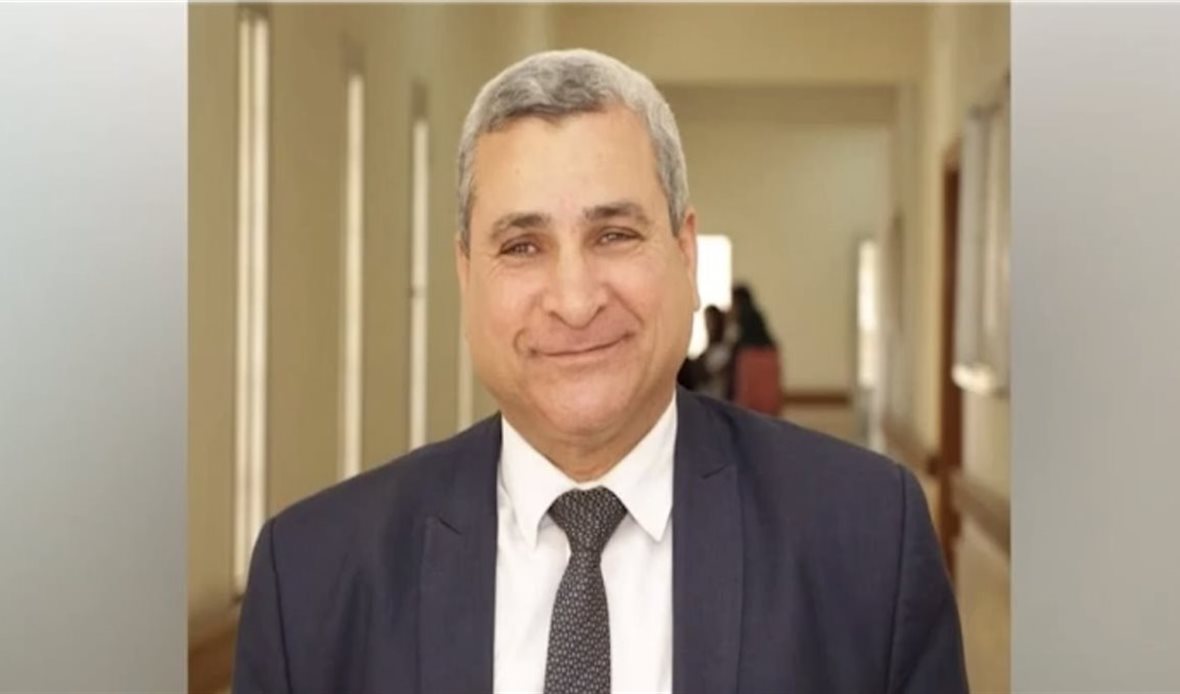 الدكتور أحمد زارع
