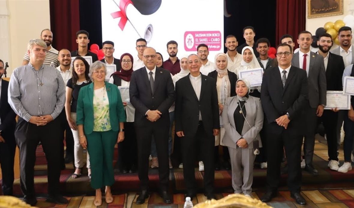 وزارة العمل توقع