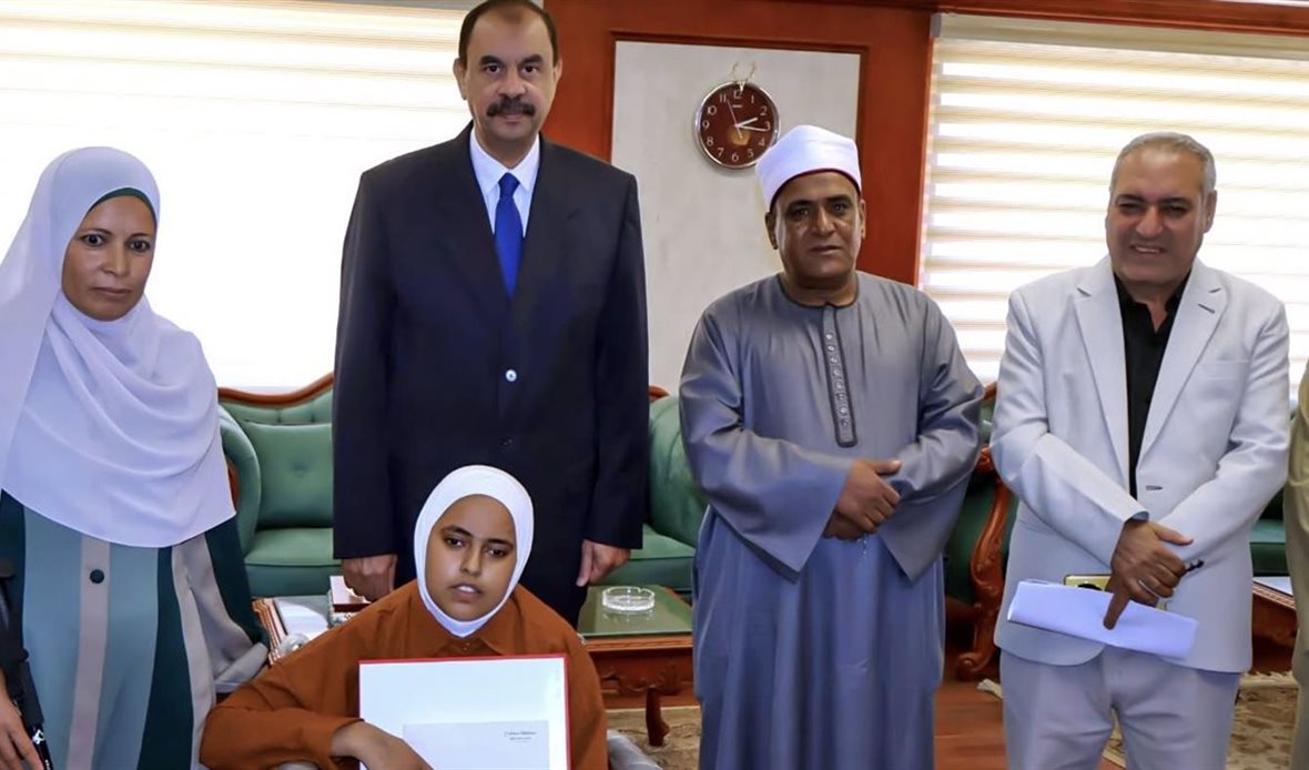 محافظ سوهاج يكرم