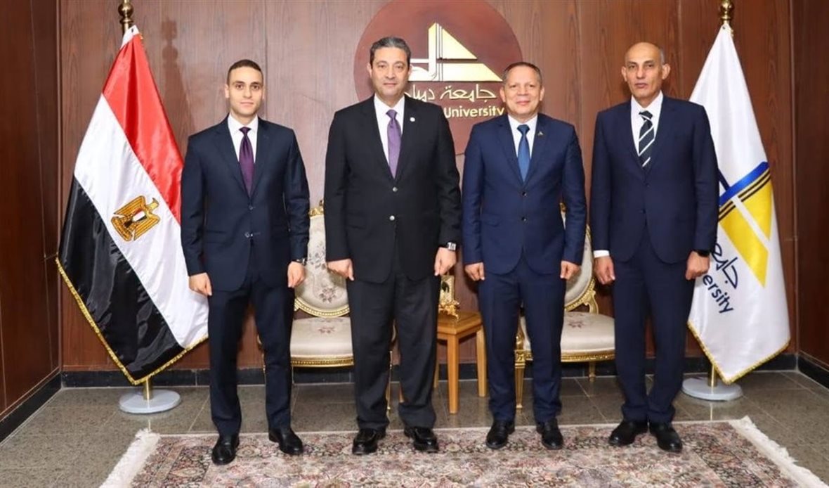 محافظ دمياط يشارك