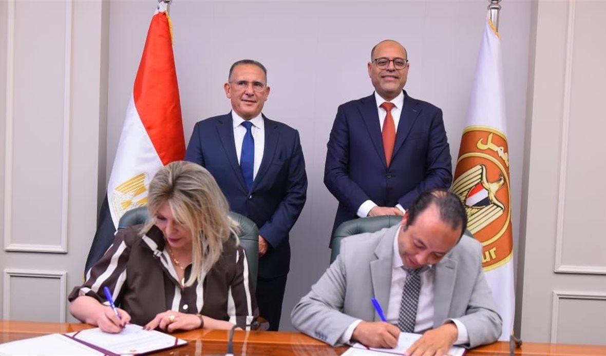 وزارة العمل توقع