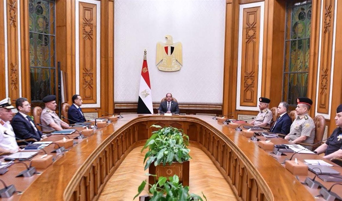 الرئيس السيسي يستعرض