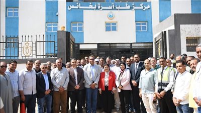 محافظ قنا ونائب وزير الصحة يطلقان برنامجًا مكثفًا للتوعية الأسرية بقرية بخانس بأبوتشت