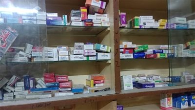 ضبط أدوية منتهية الصلاحية داخل صيدلية غير مرخصة خلال حملة تفتيشية بأسيوط