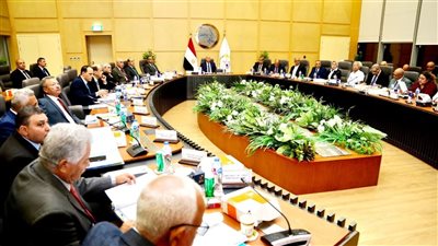 كامل الوزير يترأس اجتماع الجمعية العامة للشركة القابضة لمشروعات الطرق والكباري ويؤكد دعم الدولة لدورها كذراع تنفيذي رئيسي في مشروعات النقل والبنية التحتية