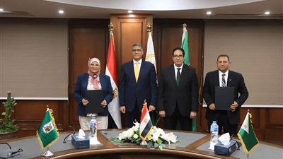 جامعة القاهرة ومحافظة الجيزة توقعان بروتوكول لتعقيم الكلاب الضالة