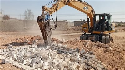 إزالة 42 حالة تعدي على الأراضي الزراعية بأسيوط ضمن الموجة 27