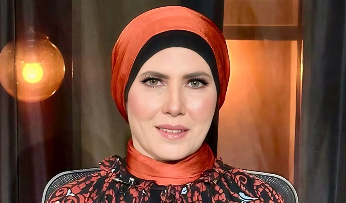 نيفين منصور تنعي