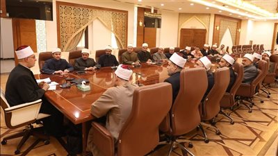 مفتي الجمهورية يجتمع بقيادات دار الإفتاء لبحث تطوير الإدارات والاستعداد لمعرض القاهرة الدولي للكتاب