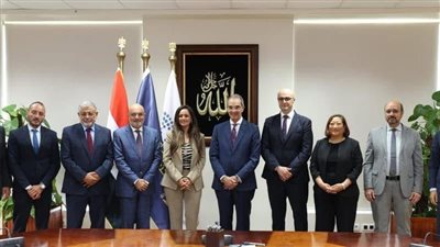وزير الاتصالات يشهد توقيع تراخيص خدمات إنترنت الأشياء للسيارات مع 7 شركات عالمية