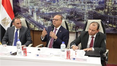 وزير العمل يفتتح ورشة حول قانون العمل الجديد بوزارة البترول