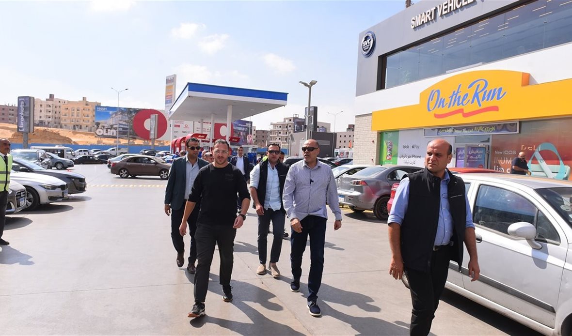 وزير العمل يقود جولات