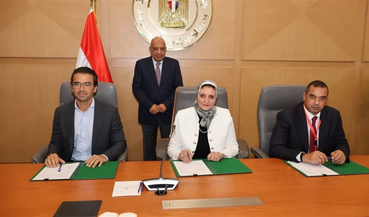 وزير الكهرباء يشهد