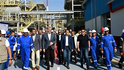 رئيس الوزراء يفتتح مشروع استرجاع الغازات لإنتاج البوتاجاز بشركة 