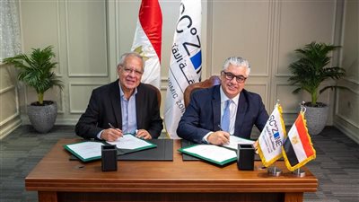 رئيس اقتصادية قناة السويس يوقّع 3 عقود صناعية جديدة بالقنطرة غرب باستثمارات 75 مليون دولار
