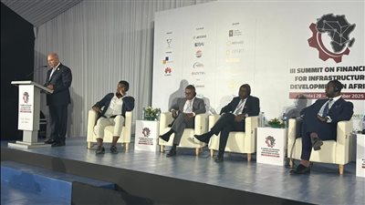مصر تطرح رؤيتها للبنية التحتية الإفريقية في قمة لواندا