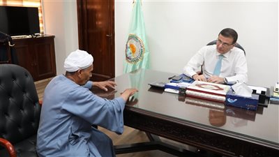 وزير الزراعة يستقبل عددًا من الفلاحين ويؤكد: دعم المزارع أولوية ومكتبي مفتوح للجميع