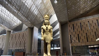 صحيفة التايمز تصف المتحف المصري الكبير بـ«الهرم الرابع» وتضعه بين عجائب الدنيا الجديدة