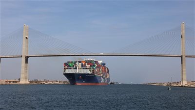 عودة سفن الحاويات العملاقة للعبور من قناة السويس مع مرور السفينة CMA CGM BENJAMIN FRANKLIN
