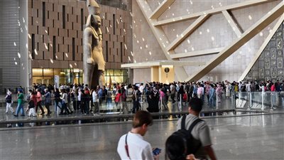 المتحف المصري الكبير يجذب أكثر من 12 ألف زائر اليوم