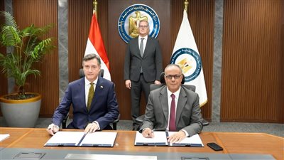 مصر تمد التزامها مع إيني الإيطالية في خليج السويس حتى 2040