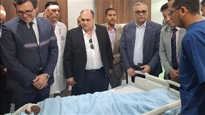 وزير الثقافة يزور مصابي حادث طلاب أسوان بالأقصر