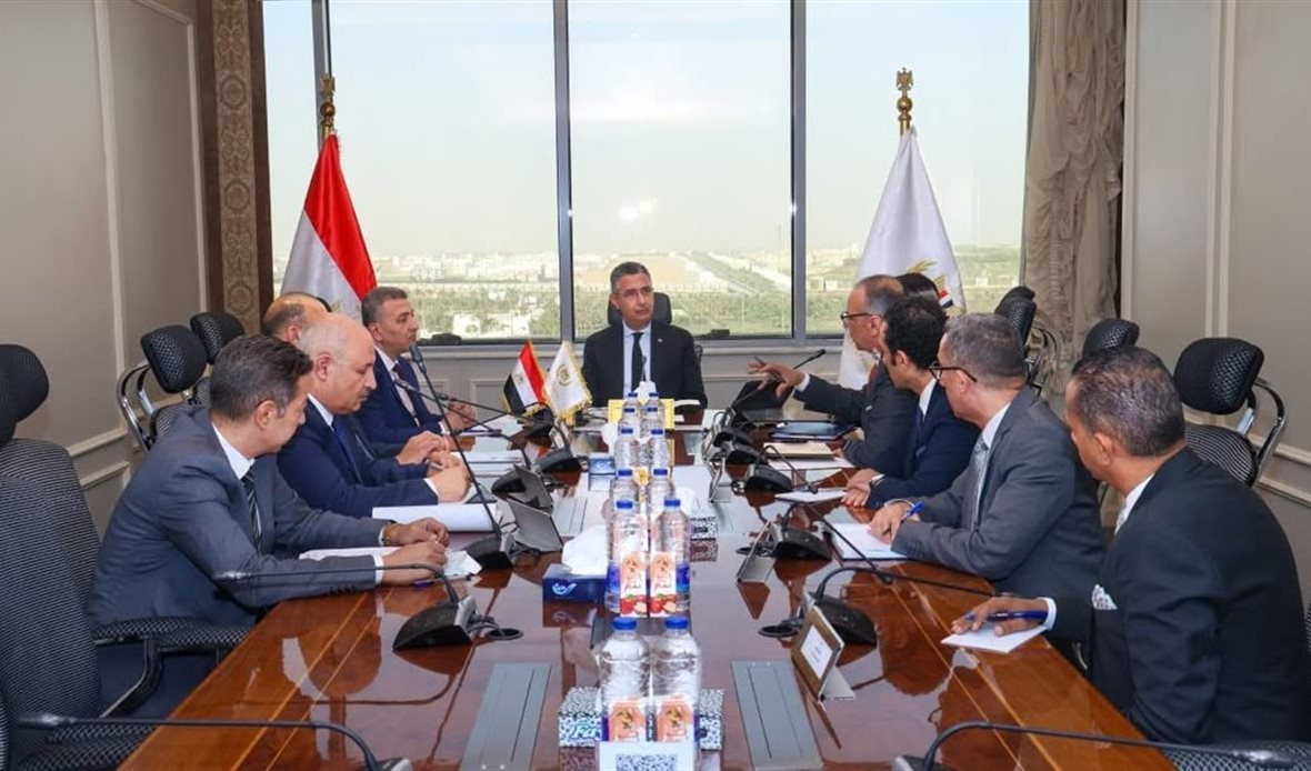 وزير التموين يعقد